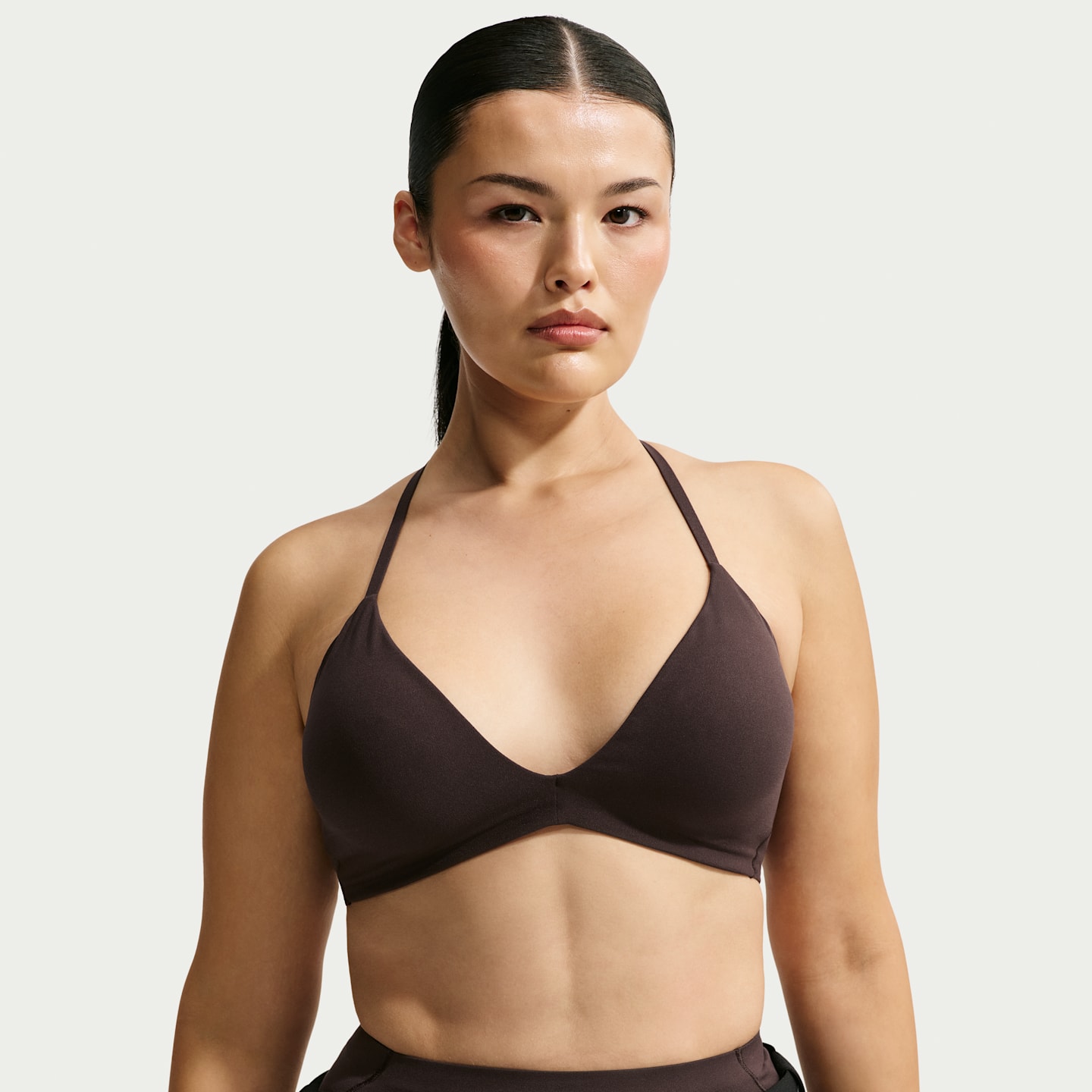 Женский спортивный бюстгальтер NikeSKIMS Studio Stretch треугольной формы, цвет: Кофейный — фото 7