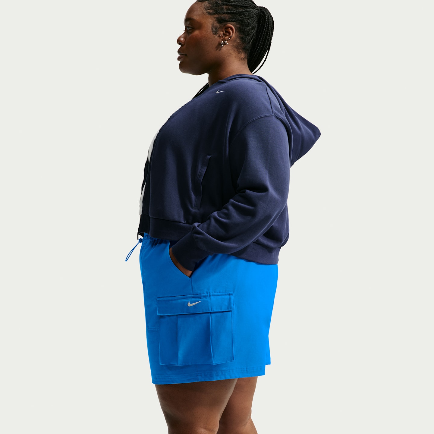 Женские шорты-карго Nike Sportswear 5" свободного кроя, большие размеры, цвет: Светлый синий / Молочный — фото 4