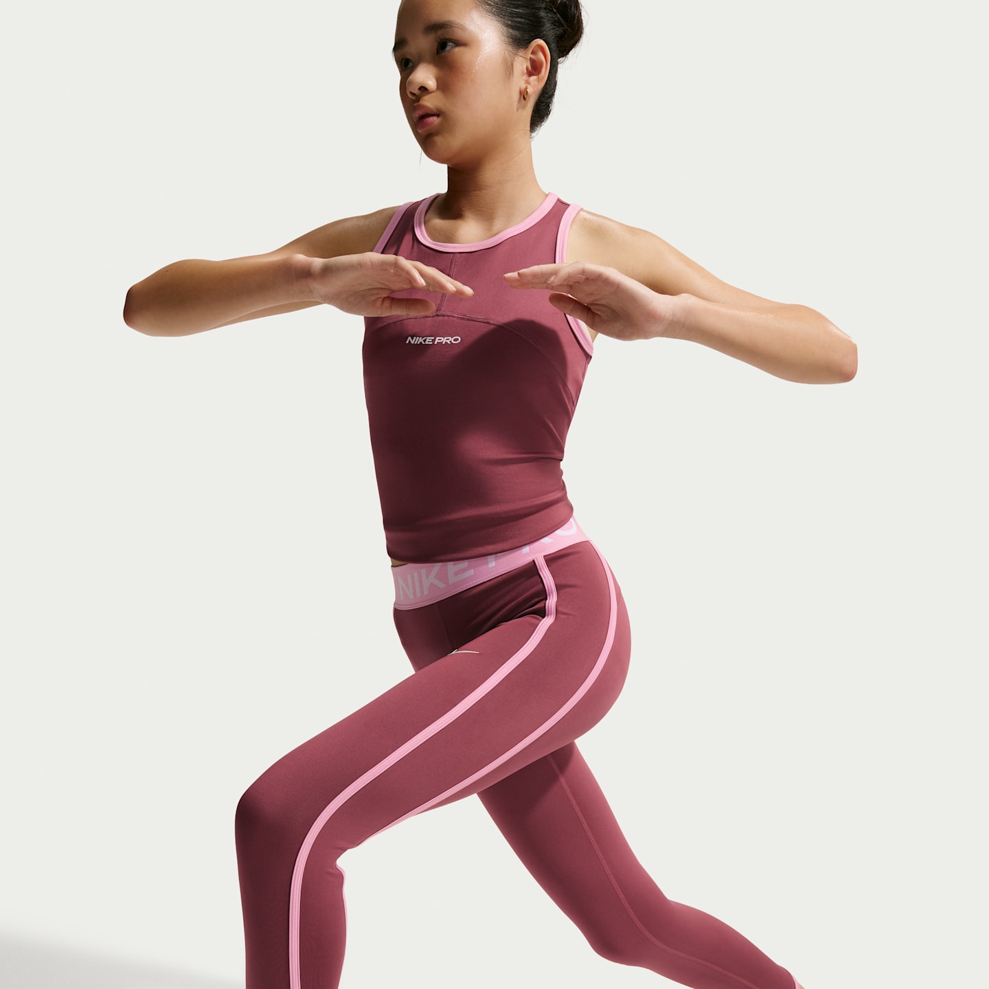 Детские длинные леггинсы для девочек Nike Pro, цвет: Розовый дымчатый / Розовый — фото 4