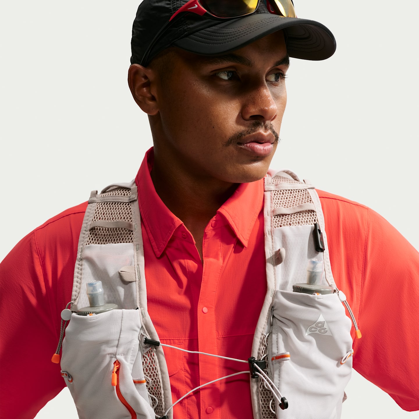 Мужской топ Nike ACG Aireez Button-Up Trail Running Top, цвет: Малиновый / Снежный белый — фото 3