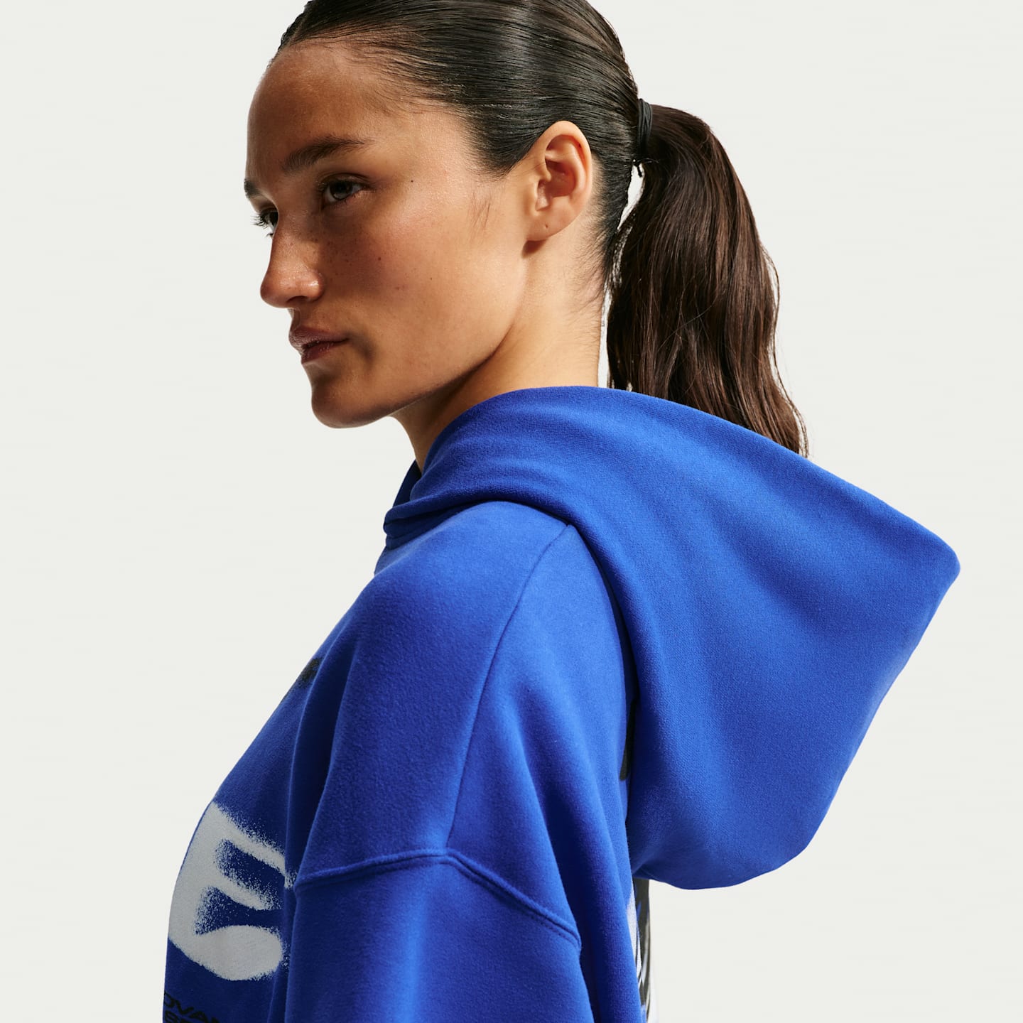 Женское укороченное худи Nike Studio Fleece Medium Weight оверсайз, цвет: Королевский синий / Молочный — фото 6