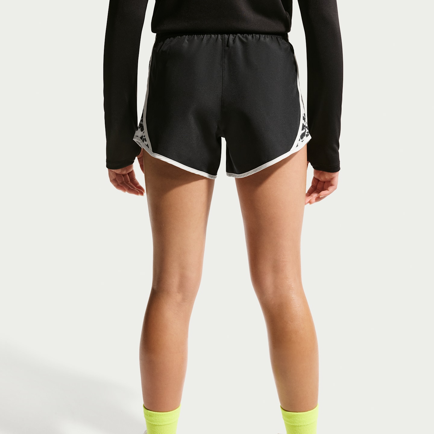 Детские шорты Nike Tempo Dri-FIT для девочек, цвет: Чёрный — фото 3
