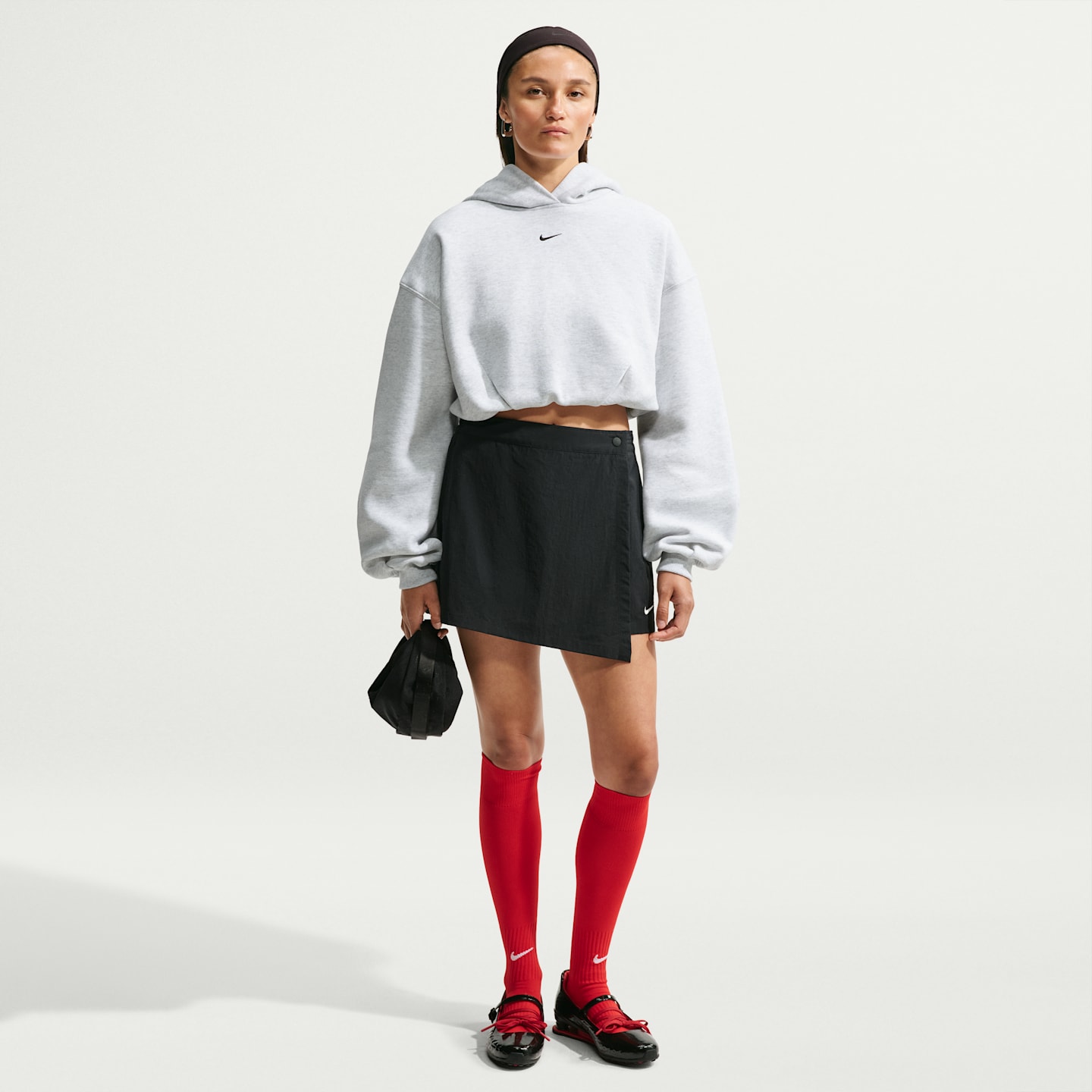 Женское укороченное худи Nike Studio Fleece Medium Weight оверсайз, цвет: Берёзовый меланжевый / Чёрный — фото 4