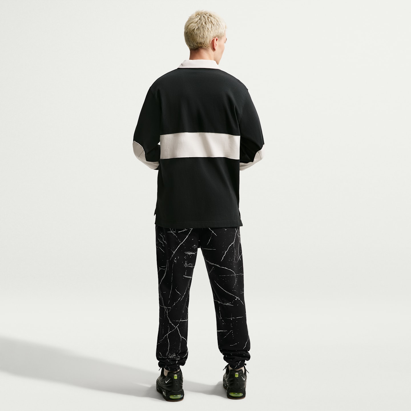 Мужские флисовые брюки с манжетами Nike Club, цвет: Чёрный / Молочный — фото 5