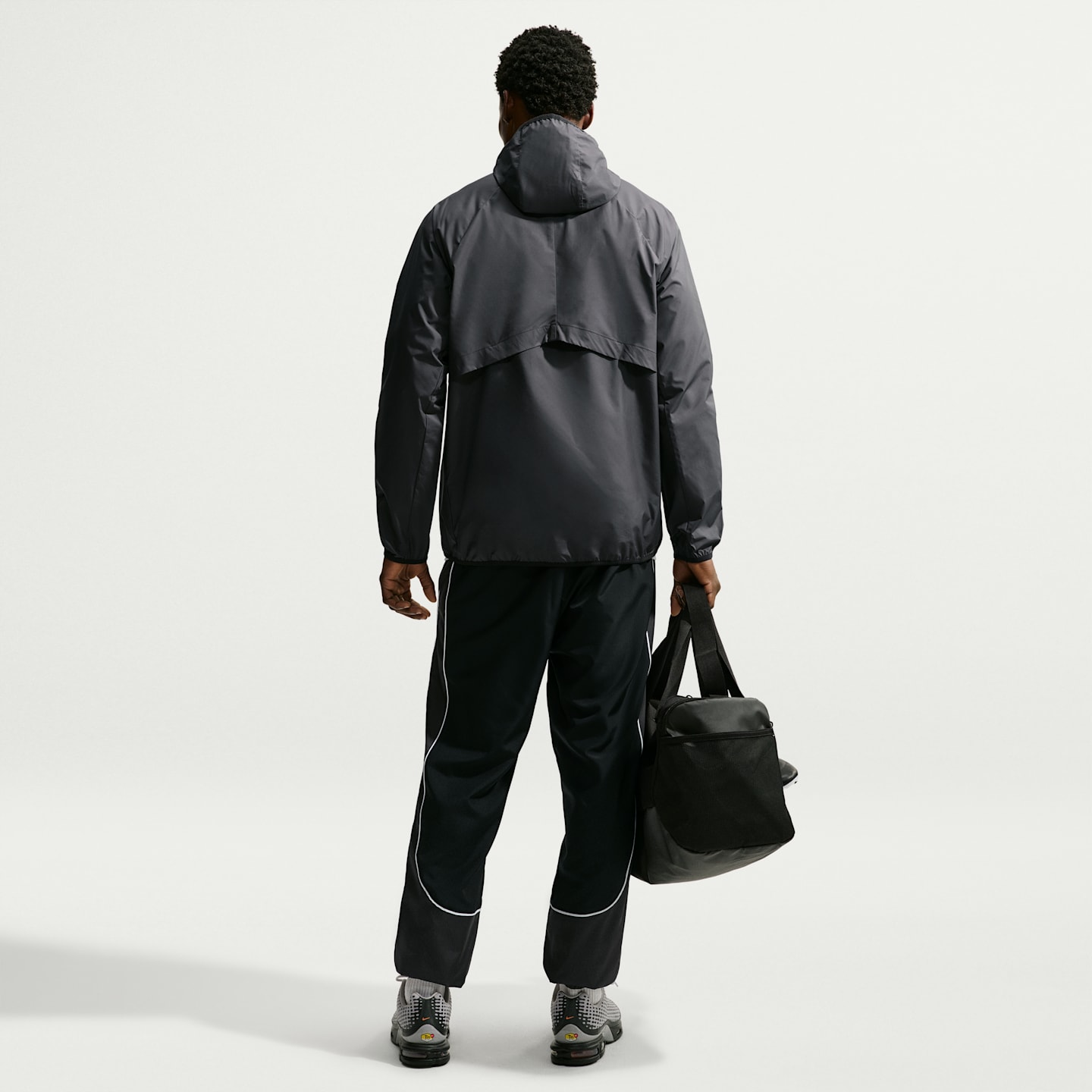 Мужская футбольная куртка-дождевик Nike Academy Storm-FIT, цвет: Чёрный / Белый — фото 5