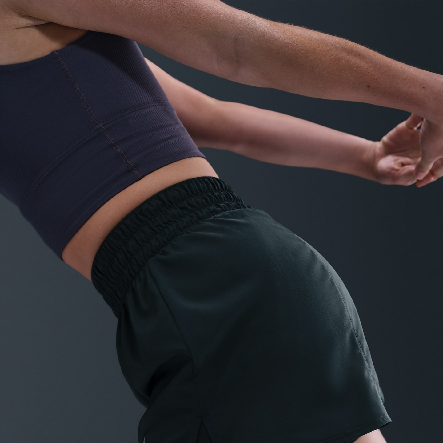 Женские шорты Nike One Dri-FIT High-Waisted 3" 2-in-1, цвет: Seaweed — фото 3