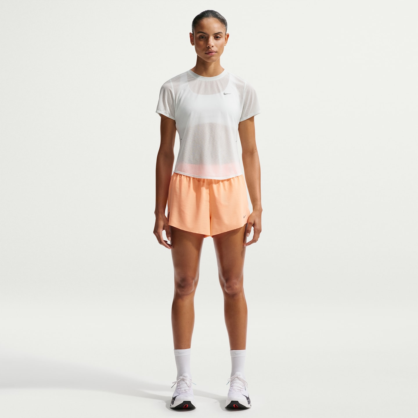 Женская беговая футболка Nike Swift Breathe Dri-FIT с коротким рукавом, цвет: Зелёный / Белый — фото 4
