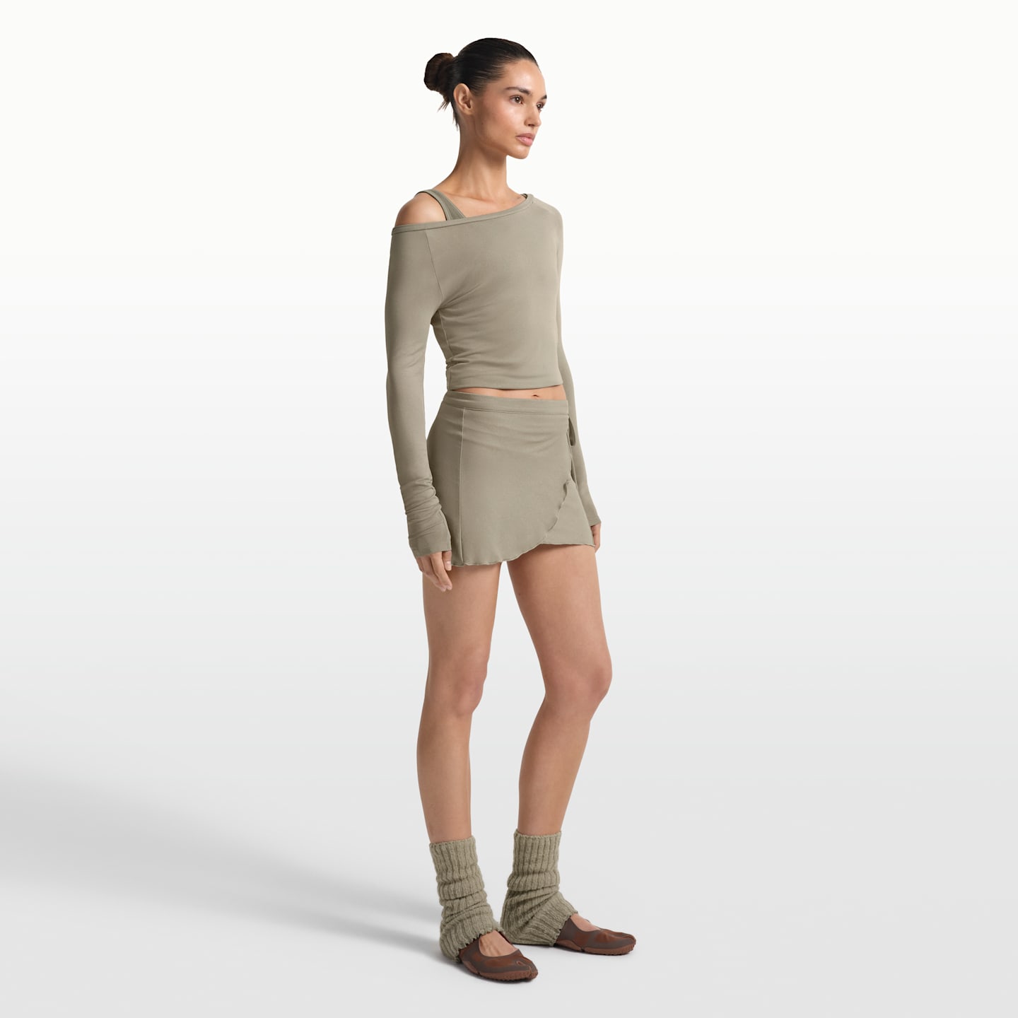 Женская эластичная трикотажная юбка NikeSKIMS Stretch Knit с запахом, цвет: Дюнный — фото 4