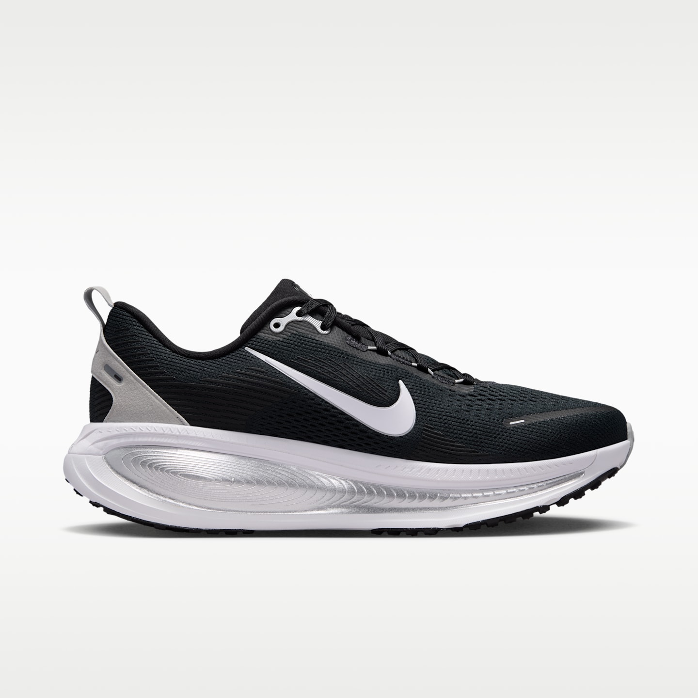 Мужские кроссовки Nike Vomero 18 (Las Vegas Raiders) NFL Road Running, цвет: Чёрный / Серебряный — фото 3