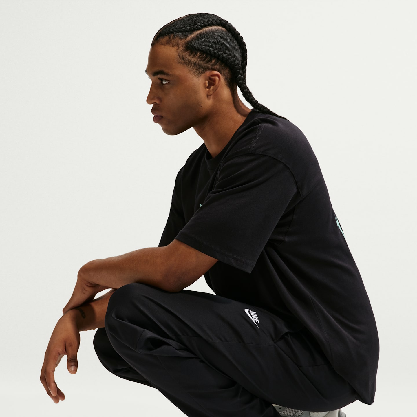 Мужские брюки Nike Club Woven Tapered, цвет: Чёрный / Белый — фото 4
