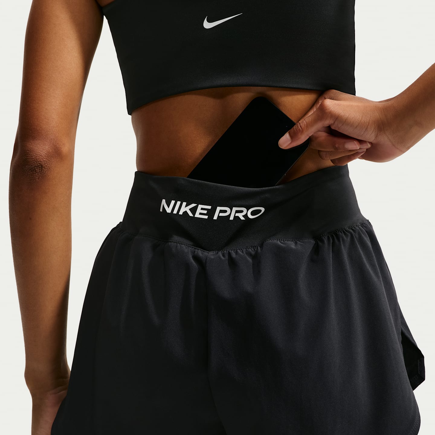 Женские шорты Nike Pro Sculpt Dri-FIT 2-в-1 3" с высокой талией, цвет: Чёрный / Белый — фото 6
