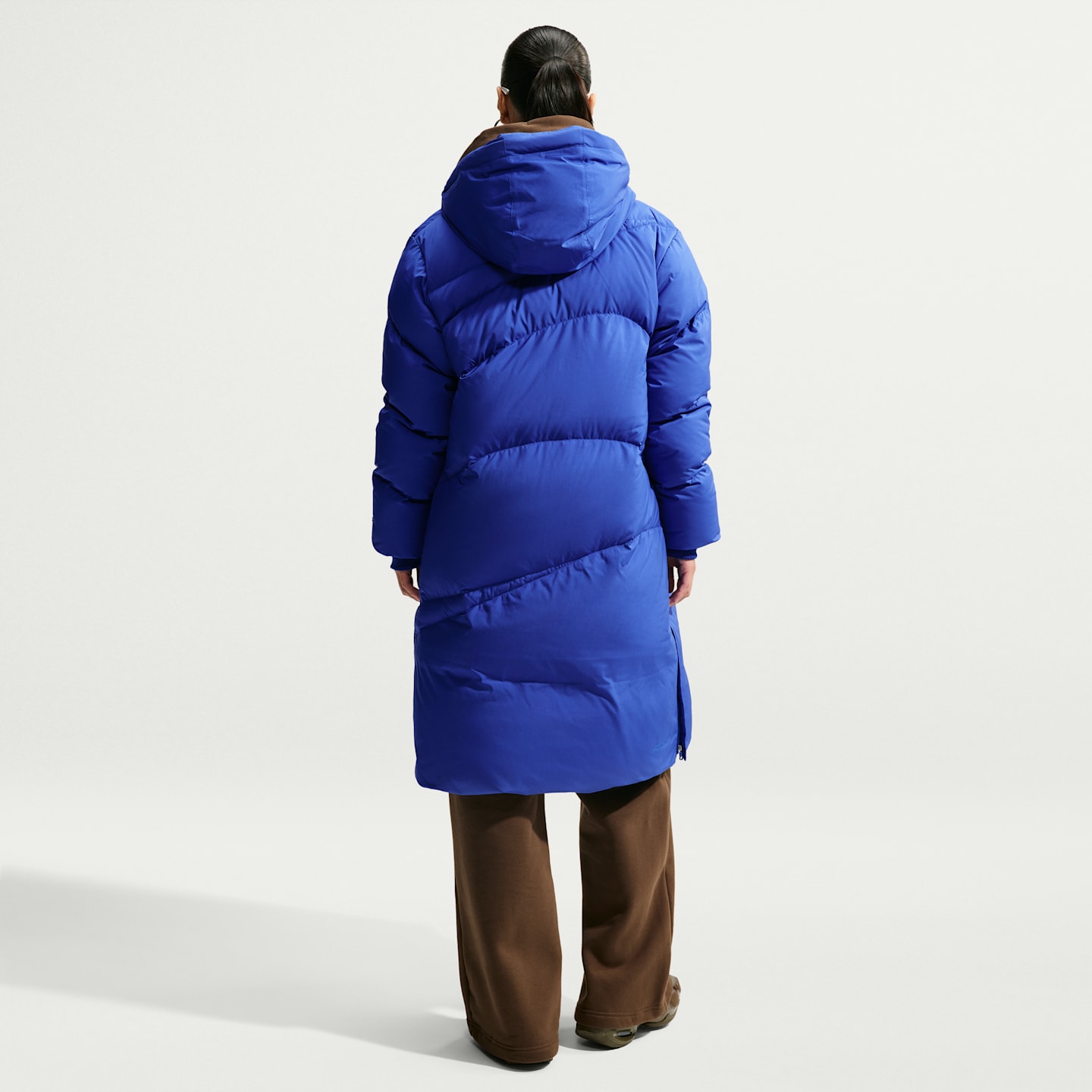 Женская куртка Nike Sportswear Swoosh Series Loose Storm-FIT Hooded Down Parka, цвет: Королевский синий / Чёрный — фото 5