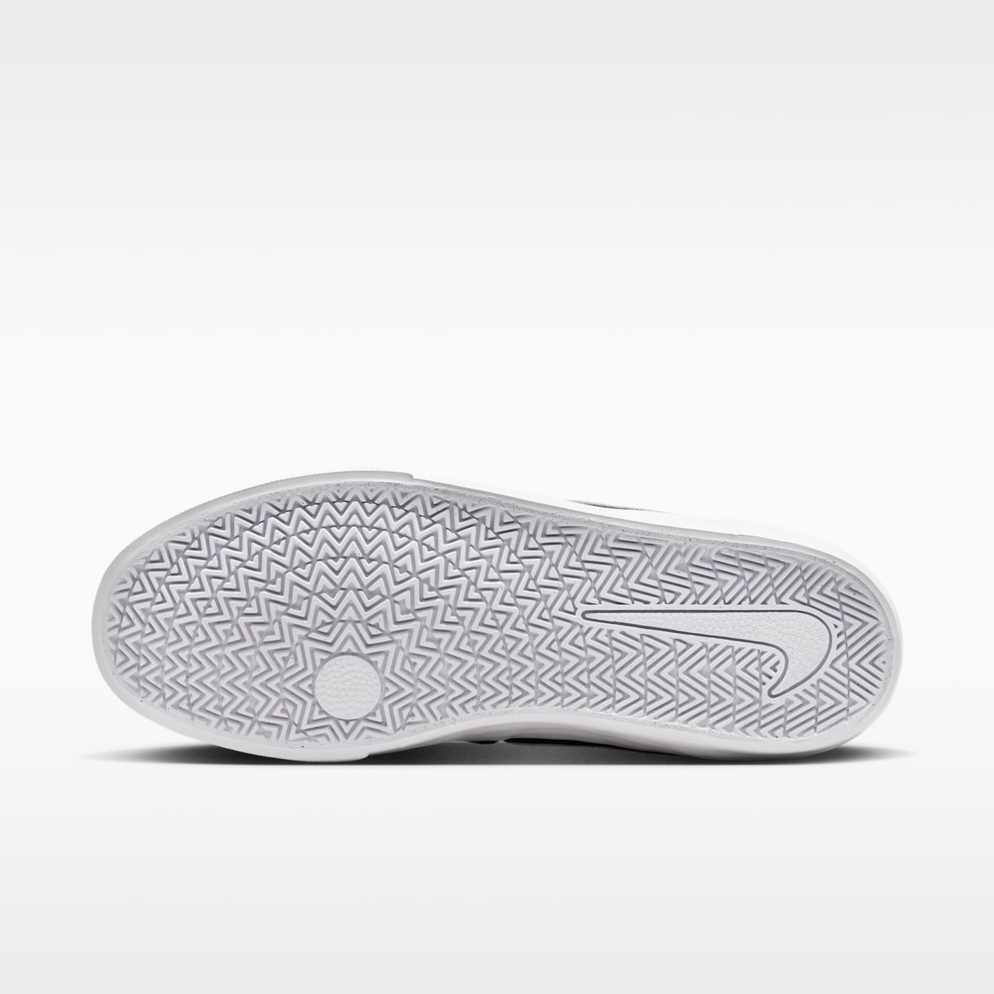 Женские кроссовки Nike Charge Suede SE, цвет: Чёрный / Белый — фото 2