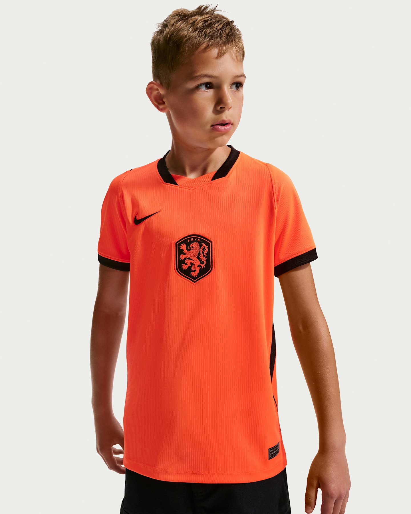 Детский топ Nike Netherlands National Team 2026 Stadium Home Dri-FIT Soccer Jersey, цвет: Малиновый / Чёрный — фото 6