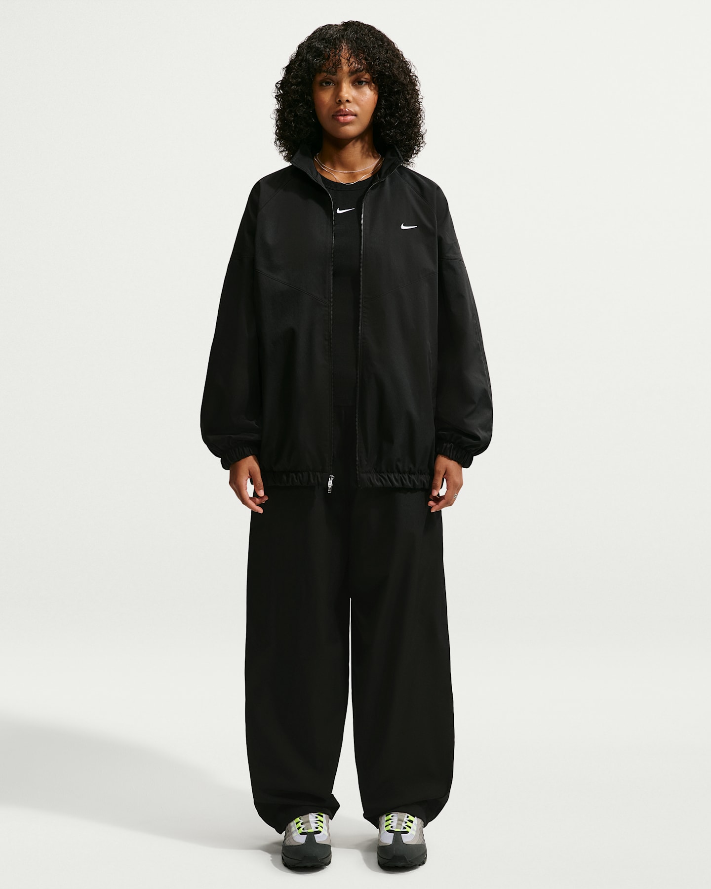 Женские свободные спортивные брюки Nike Sportswear с высокой талией, цвет: Чёрный / Белый — фото 7