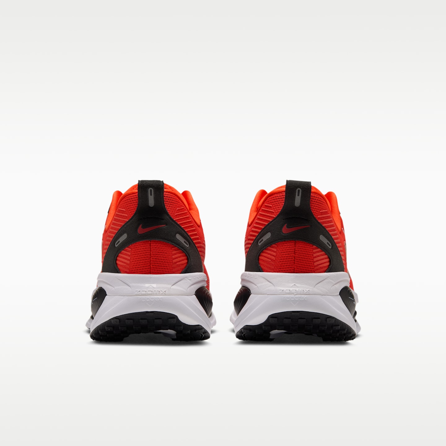 Мужские кроссовки Nike College Vomero 18 (Oregon State) Road Running, цвет: Оранжевый / Чёрный — фото 6