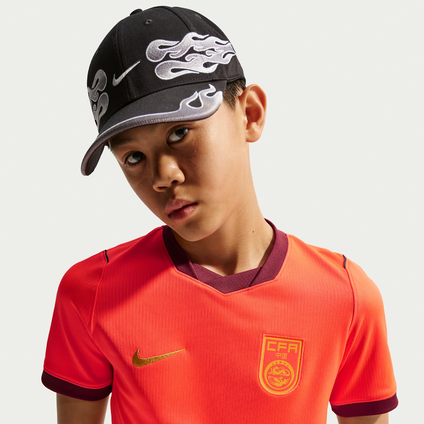 Детский топ Nike China 2026 Stadium Home Dri-FIT Soccer Replica Jersey, цвет: Яркий малиновый / Красный — фото 3