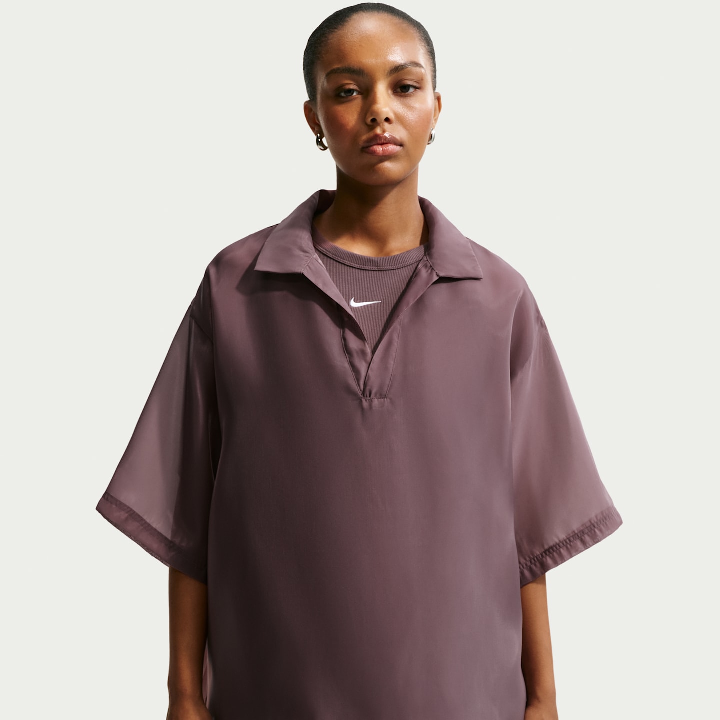 Женский топ Nike Sportswear Oversized Sheer Top, цвет: Молочный — фото 1