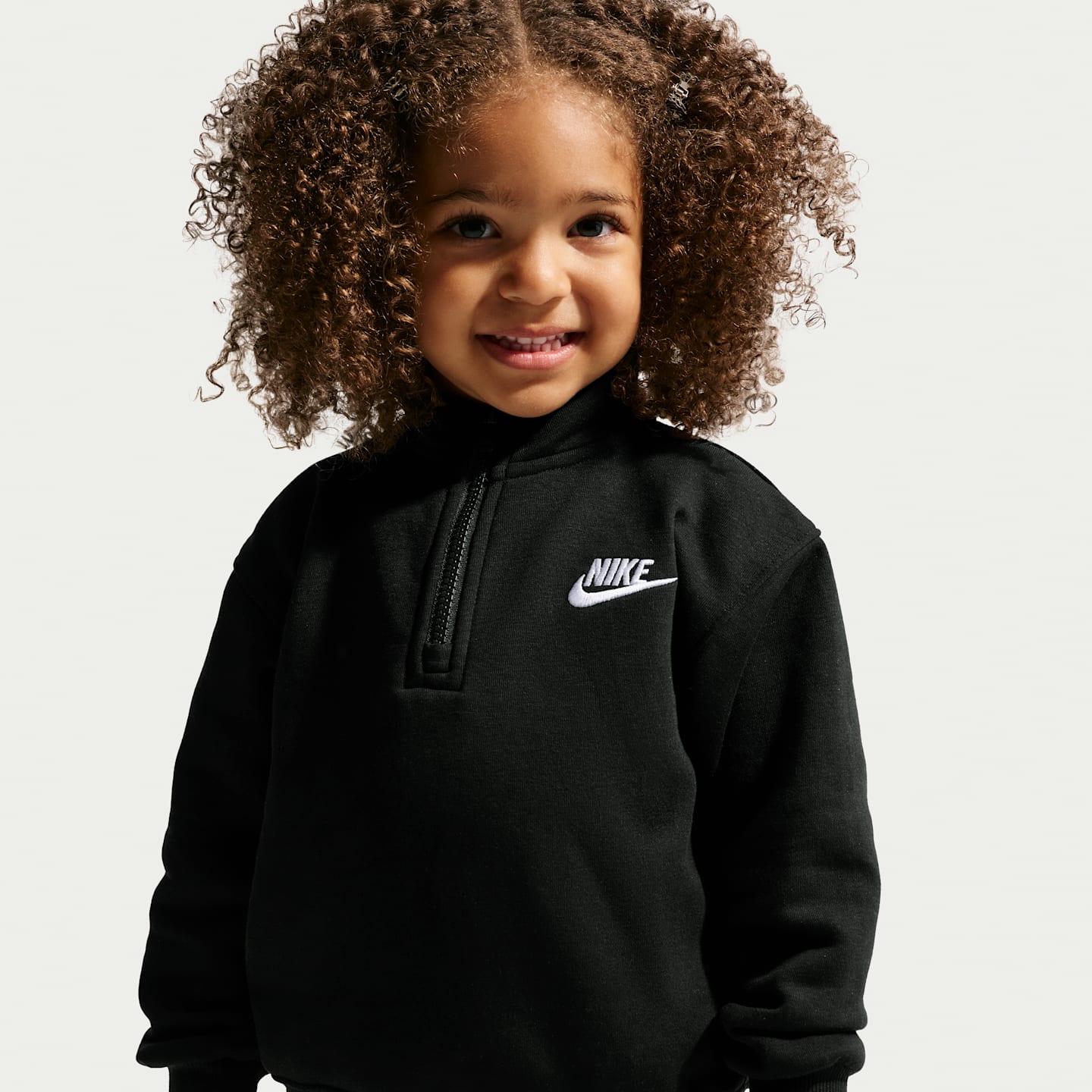 Детский флисовый комплект из двух предметов на молнии 1/4 Nike Club, цвет: Чёрный — фото 2