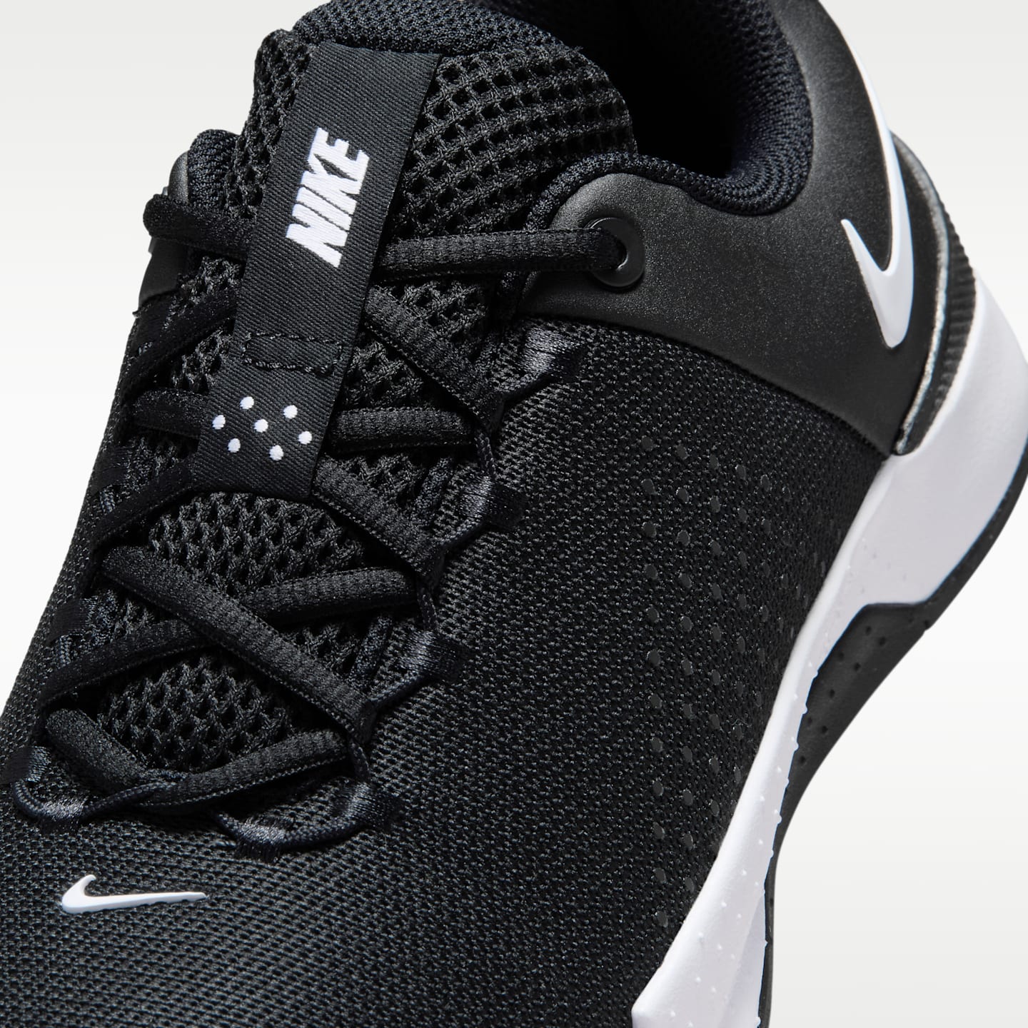 Женские кроссовки Nike MC Trainer 4 Training, цвет: Чёрный / Белый — фото 7