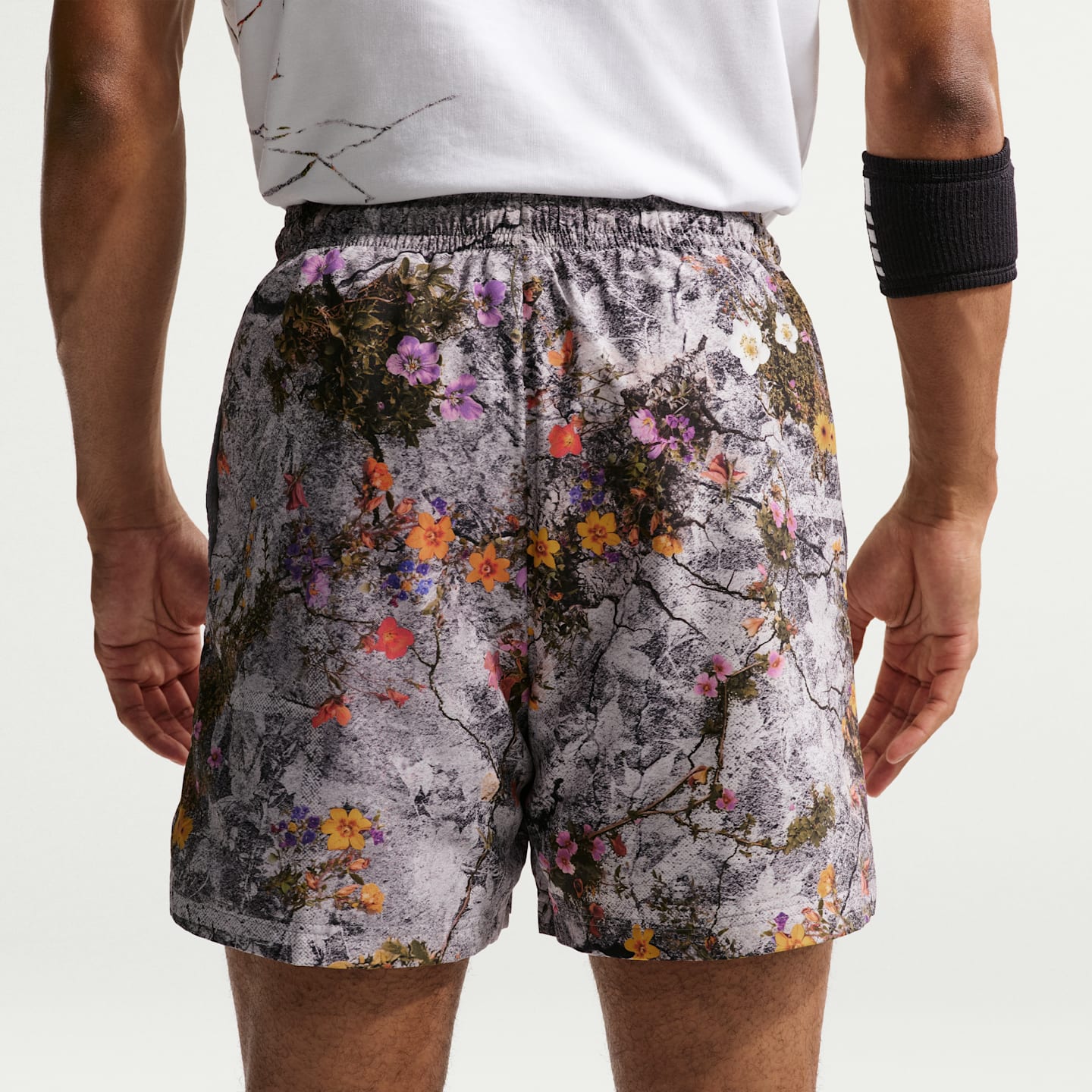 Мужские тканые баскетбольные шорты Nike Standard Issue Dri-FIT 5" Practice, цвет: Серый / Бледная слоновая кость — фото 3