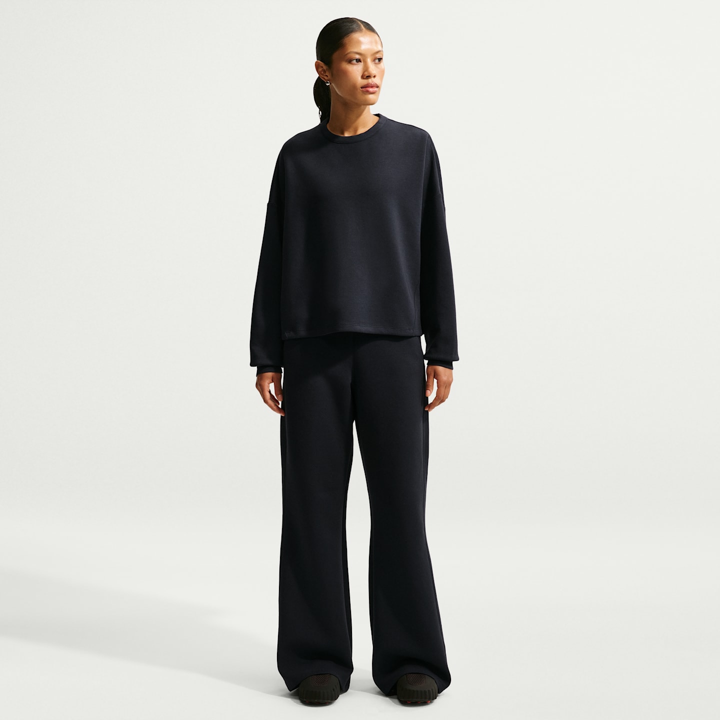Женский топ Nike 24.7 ImpossiblySoft Dri-FIT Oversized Crew-Neck Top, цвет: Чёрный / Серый — фото 4