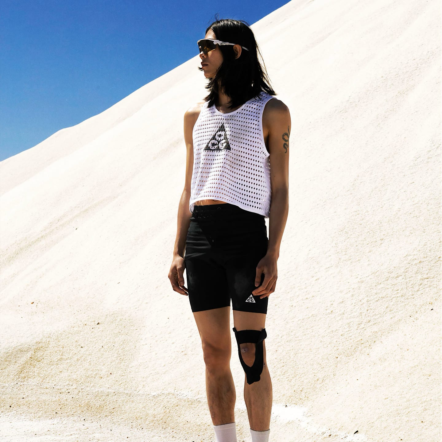 Мужской топ Nike ACG Radical AirFlow Dri-FIT Trail Running Tank Top, цвет: Белый / Антрацитовый — фото 7