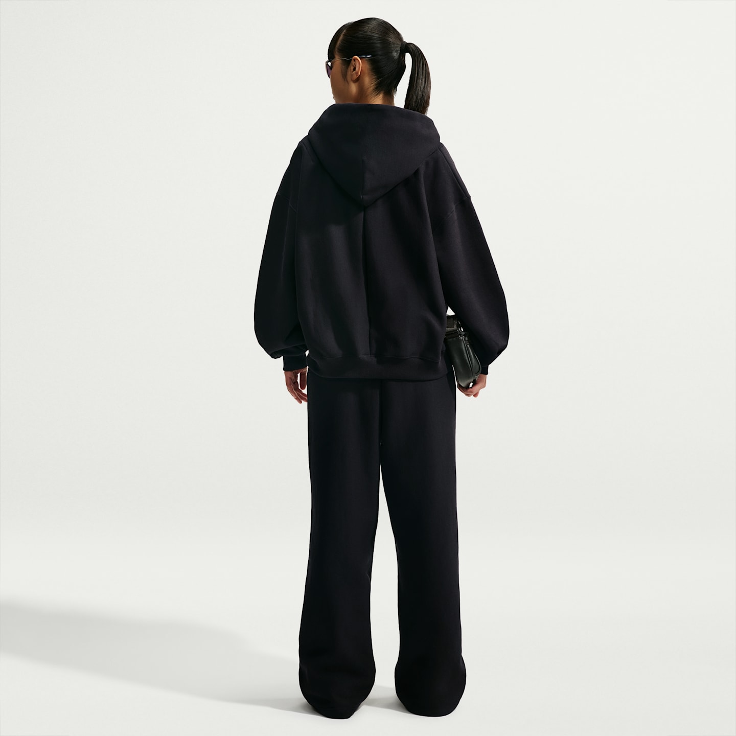 Женское худи на молнии Nike Studio Fleece Heavyweight оверсайз со складками, цвет: Чёрный / Молочный — фото 5