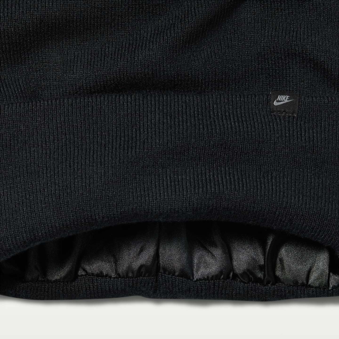 Шапка с высоким отворотом и атласной подкладкой Nike Peak, цвет: Чёрный / Белый — фото 6