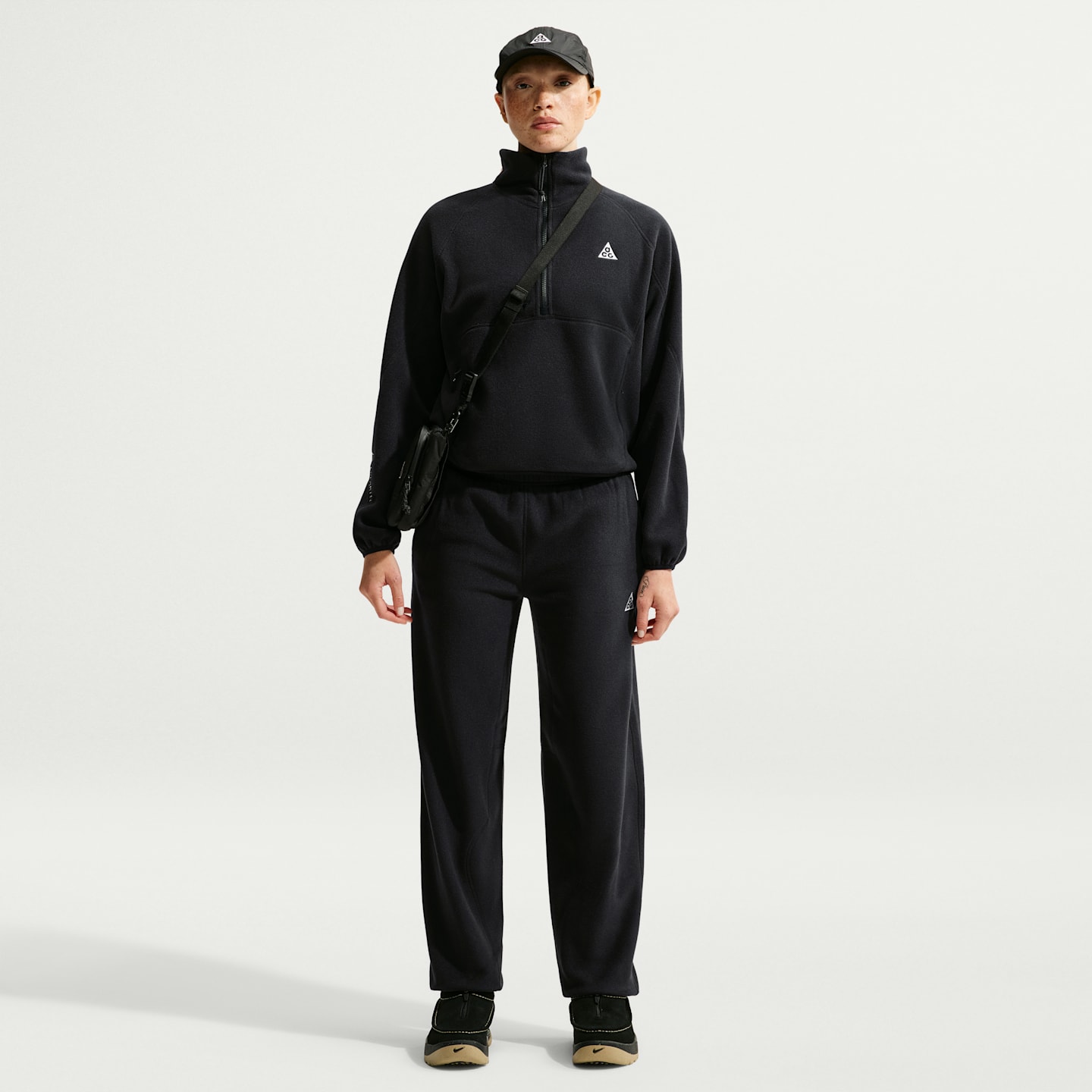 Женские брюки Nike ACG "Wolf Tree, цвет: Чёрный / Антрацитовый — фото 1