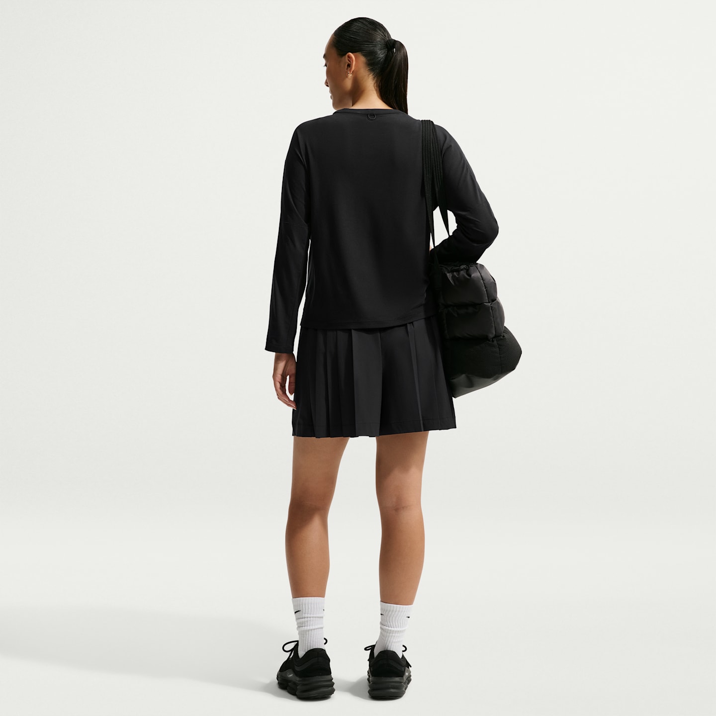 Женский лонгслив Nike 24.7 ImpossiblySoft Light Dri-FIT, цвет: Чёрный / Серый — фото 5