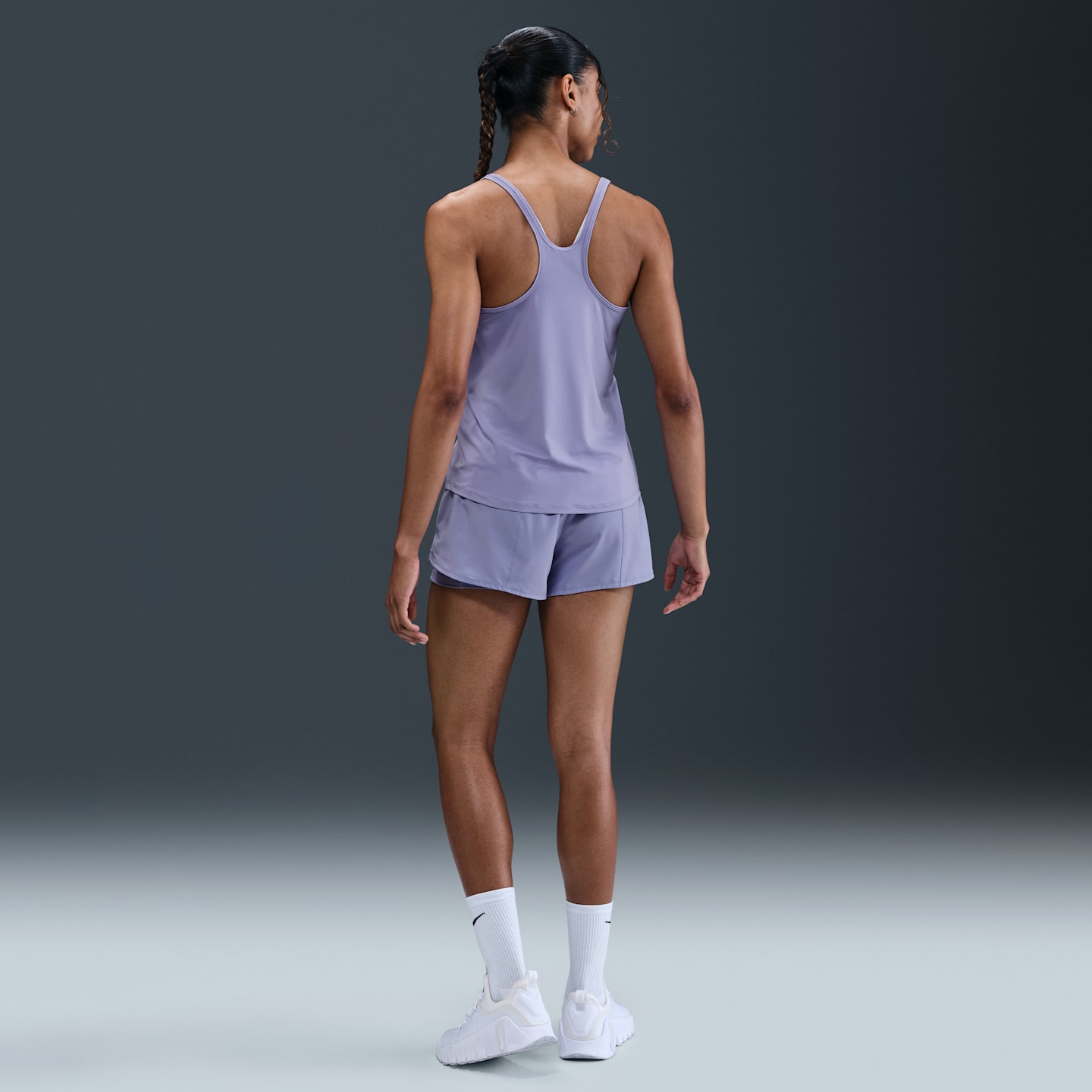 Женский топ Nike One Classic Dri-FIT Strappy, цвет: Сиреневый ледяной / Чёрный — фото 5