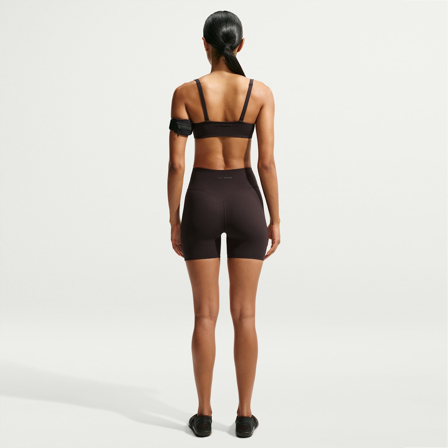 Спортивное бра NikeSKIMS Studio Micro, стрейч — Nike, цвет: Кофейный — фото 5