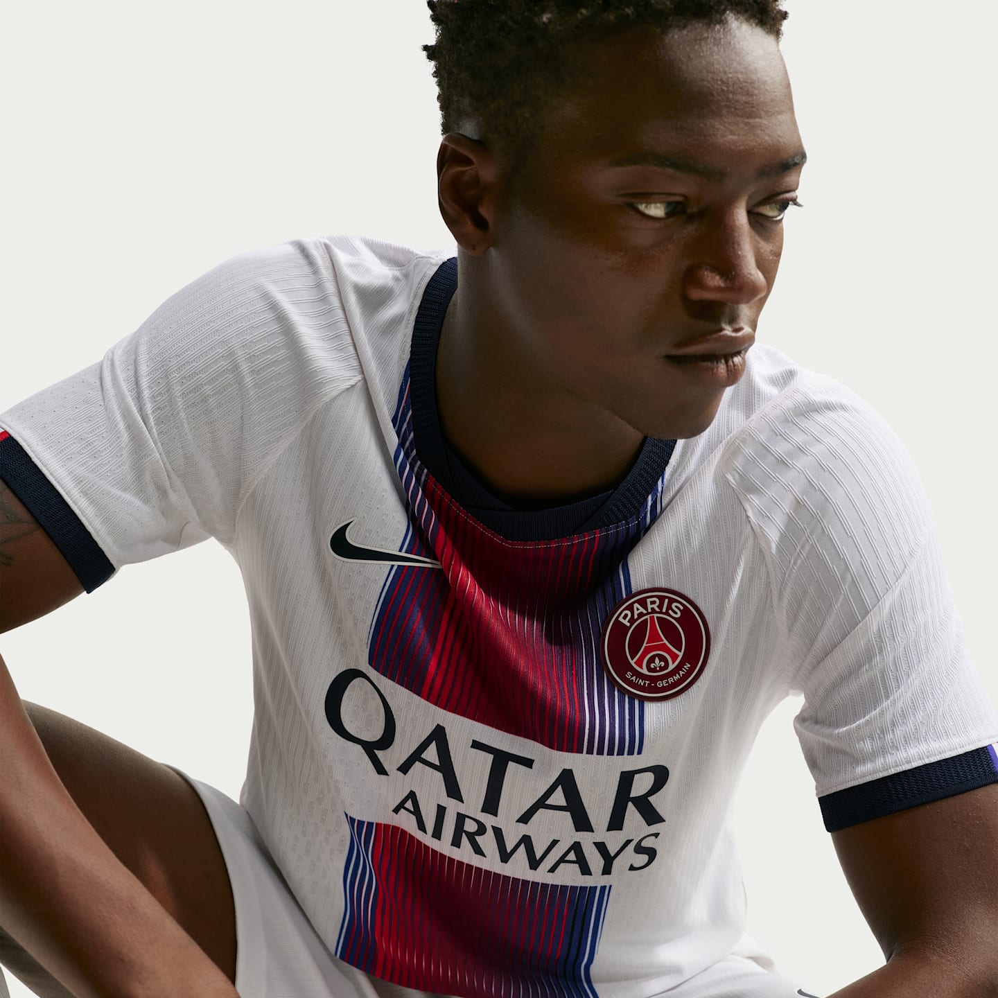 Мужской топ Nike Paris Saint-Germain 2026/27 Match Away Aero-FIT Soccer Authentic Jersey, цвет: Белый / Тёмно-синий — фото 3