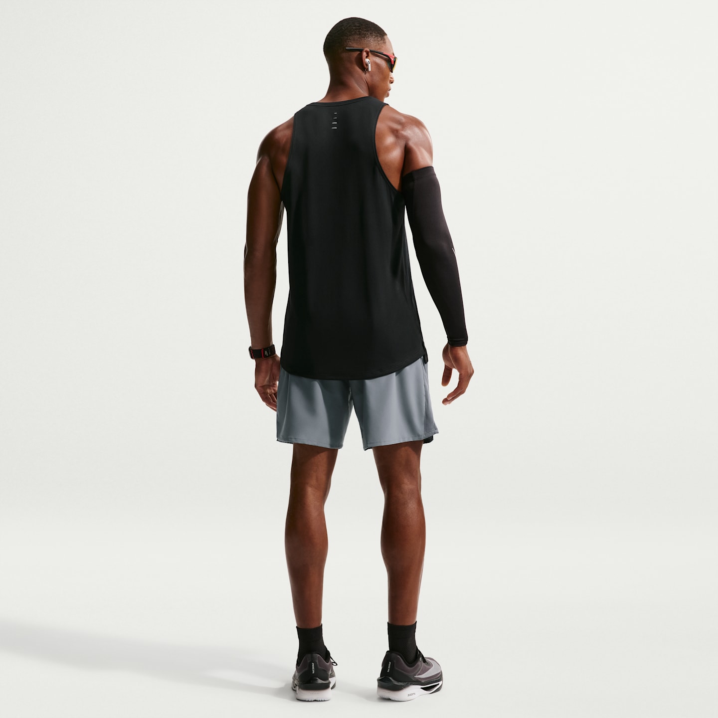 Мужская беговая майка Nike Stride Dri-FIT ADV, цвет: Чёрный — фото 5
