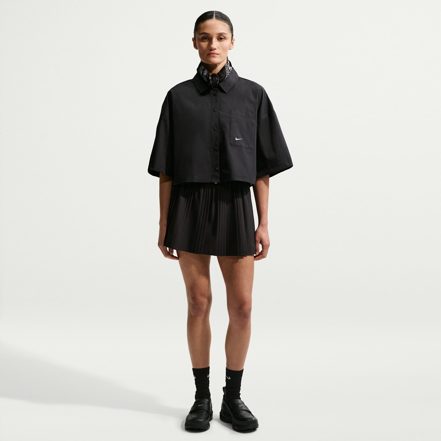 Женский топ Nike Sportswear Chill Poplin Oversized Top, цвет: Чёрный / Снежный белый — фото 4