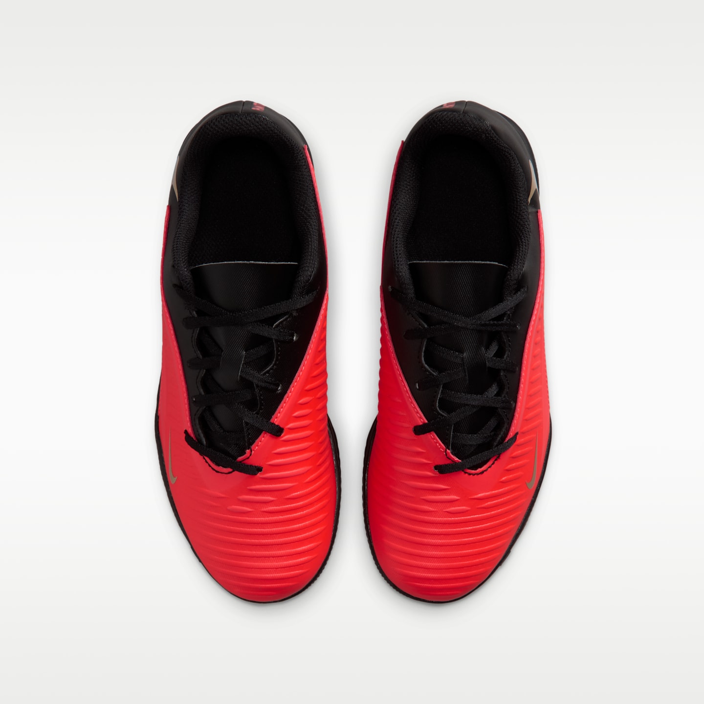 Детские кроссовки Nike Jr. Phantom 6 Low Club Indoor/Court Soccer, цвет: Яркий малиновый / Чёрный — фото 4