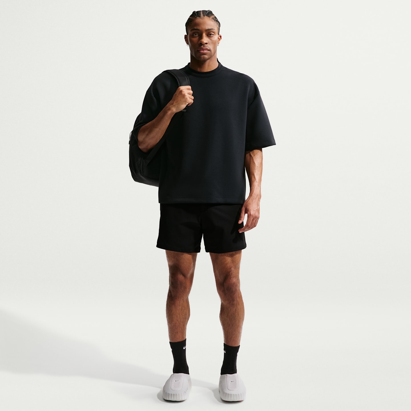 Мужской топ с коротким рукавом Nike 24.7 ImpossiblySoft Dri-FIT, цвет: Чёрный / Серый — фото 4