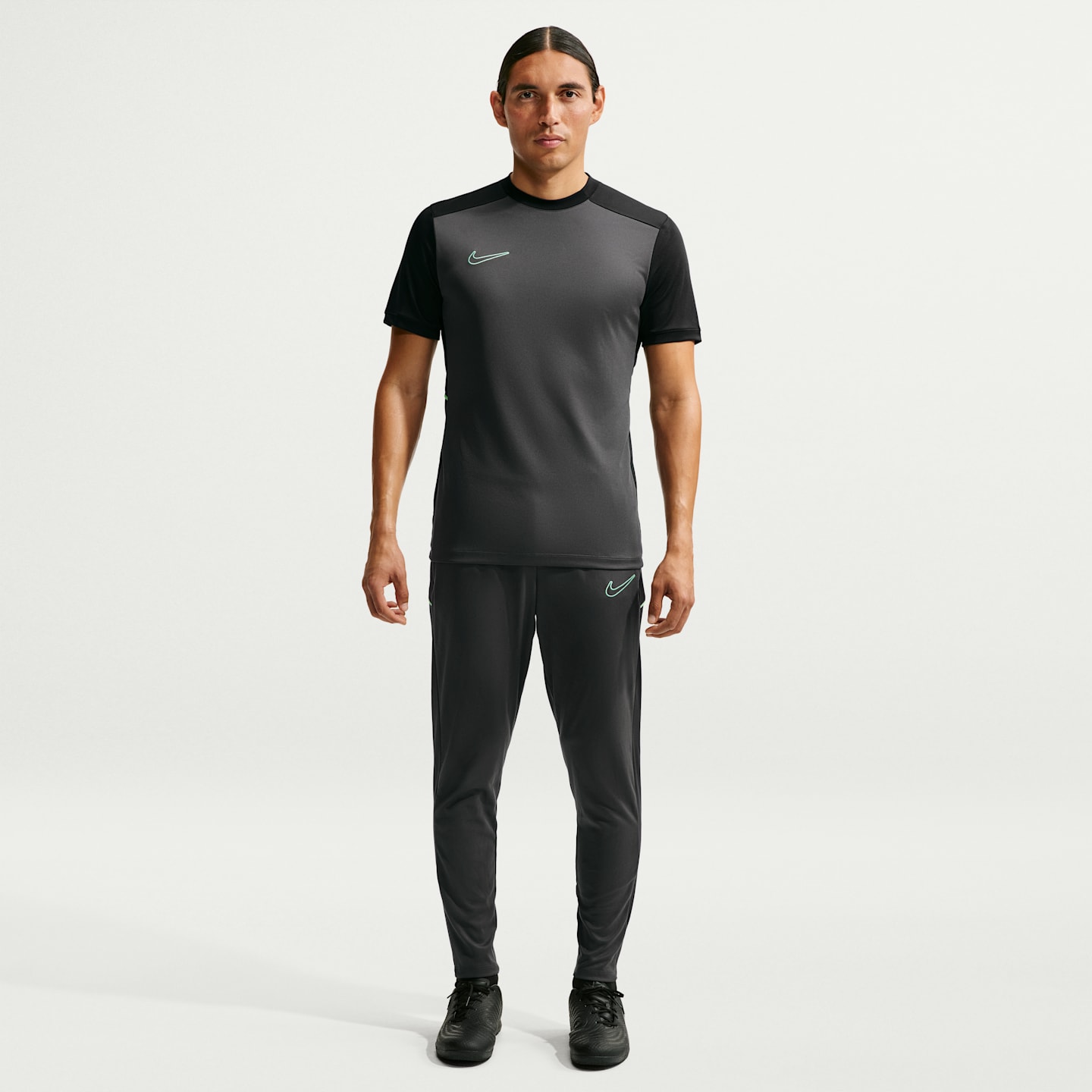 Мужской футбольный топ с коротким рукавом Nike Academy Dri-FIT, цвет: Антрацитовый / Чёрный — фото 4