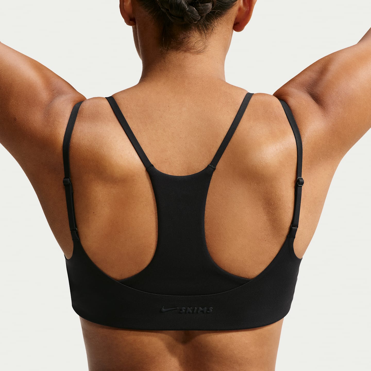 Женские спортивные бра NikeSKIMS Matte Double-Strap Triangle Bra, цвет: Обсидиановый — фото 2
