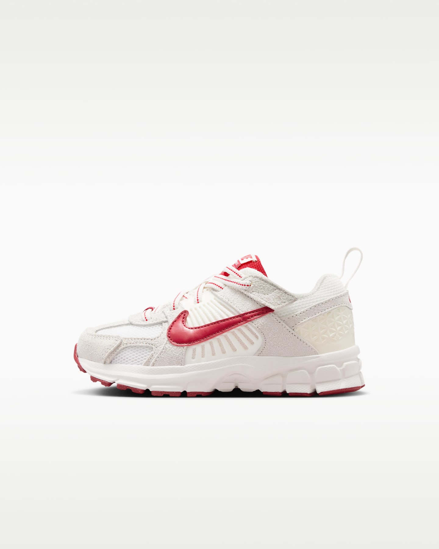 Детские кроссовки Nike Vomero 5 SE, цвет: Молочный / Малиновый — фото 9