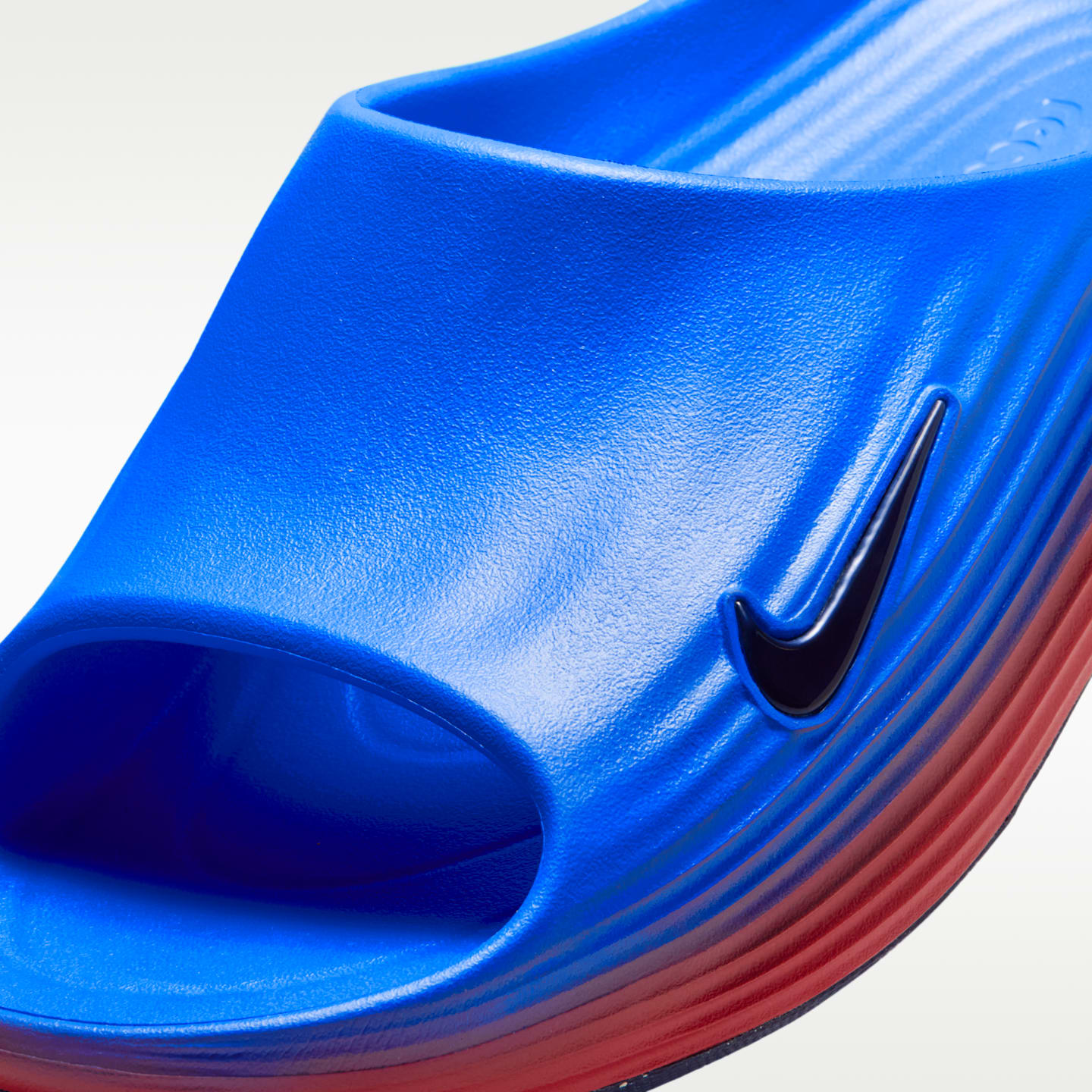 Женские сандалии Nike ReactX Rejuven8, цвет: Красный / Светлый синий — фото 6