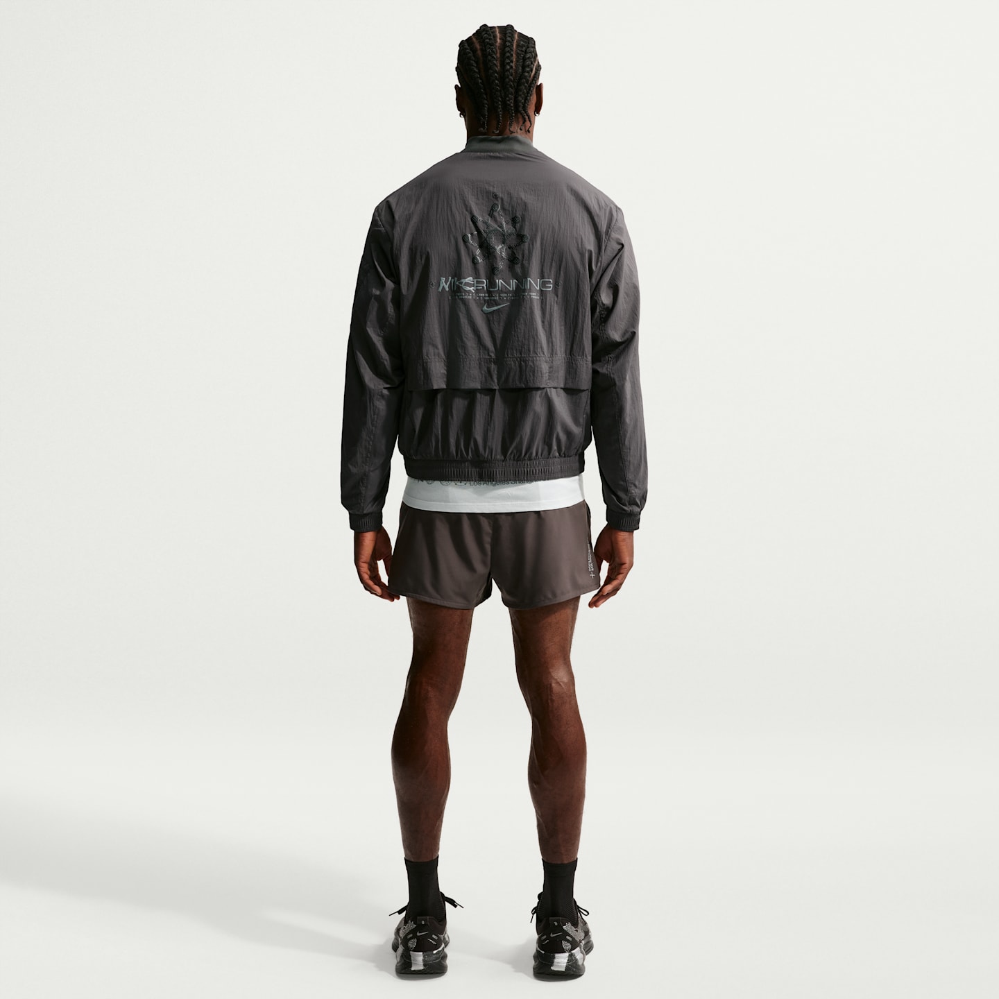 Мужская беговая куртка-бомбер Nike Repel с УФ-защитой, цвет: Средний пепельный — фото 5