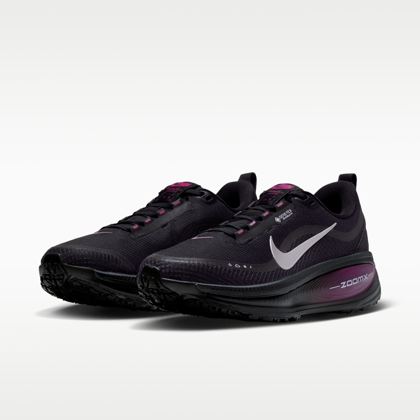Женские кроссовки Nike Vomero 18 GORE-TEX Waterproof Road Running Shoes with Reflective Accents, цвет: Чёрный / Ягодный — фото 5