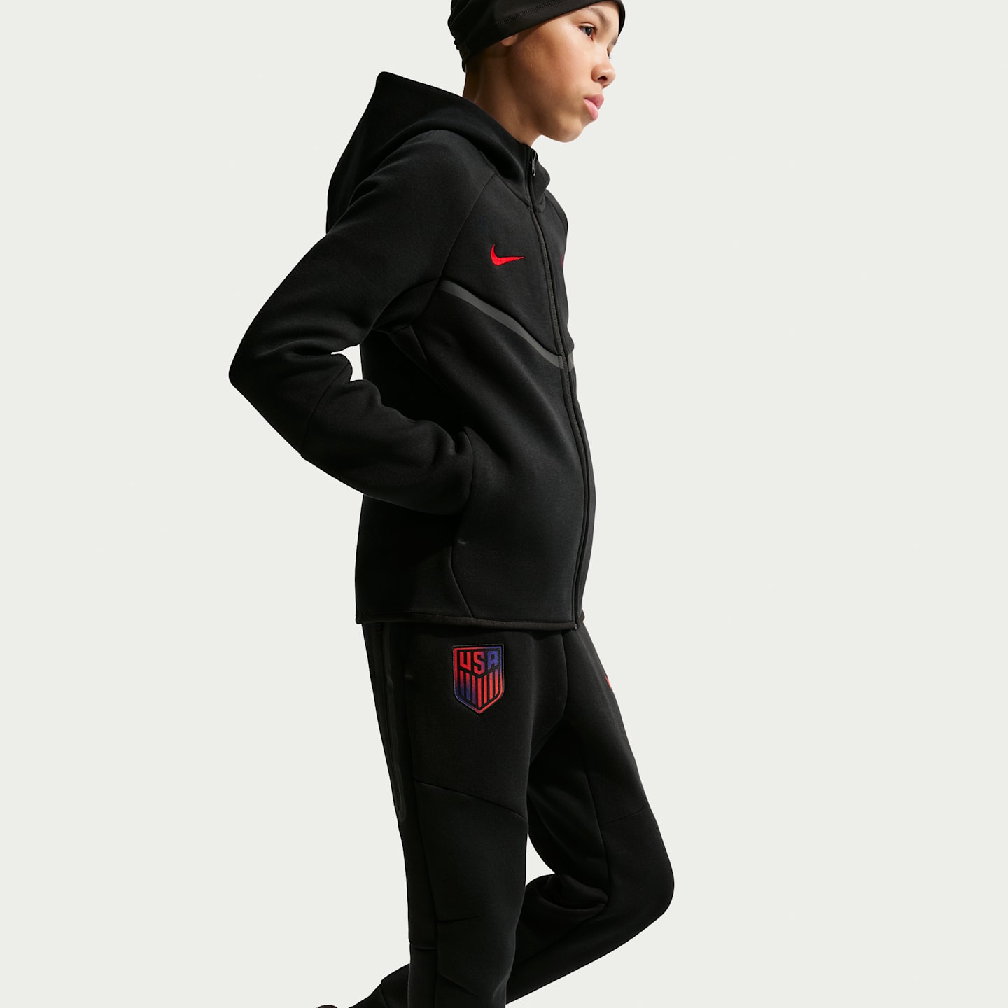 Детские футбольные брюки Nike Usmnt Tech Fleece, цвет: Чёрный / Красный — фото 4