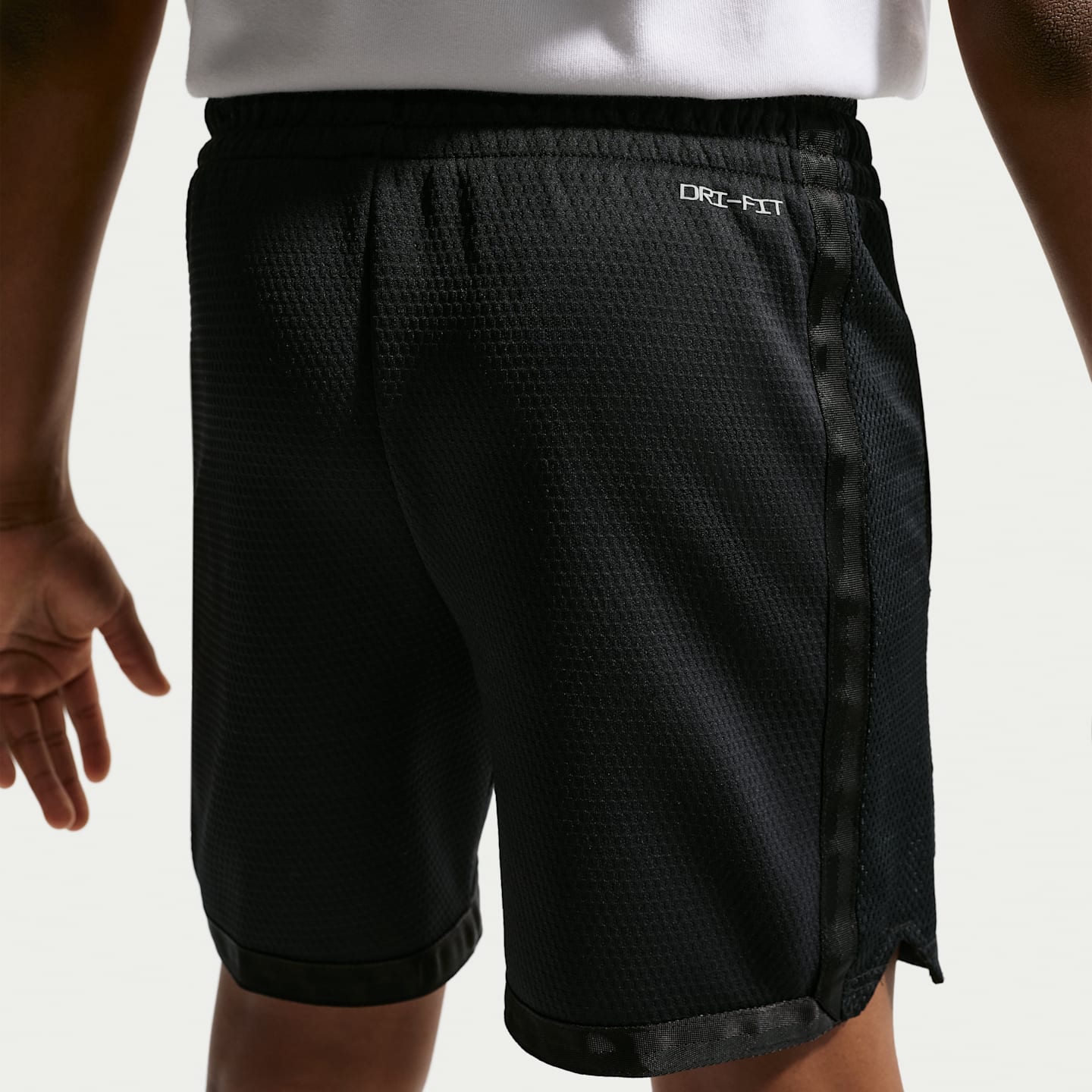 Детские баскетбольные шорты Nike Kobe, цвет: Чёрный / Металлик золотой — фото 4