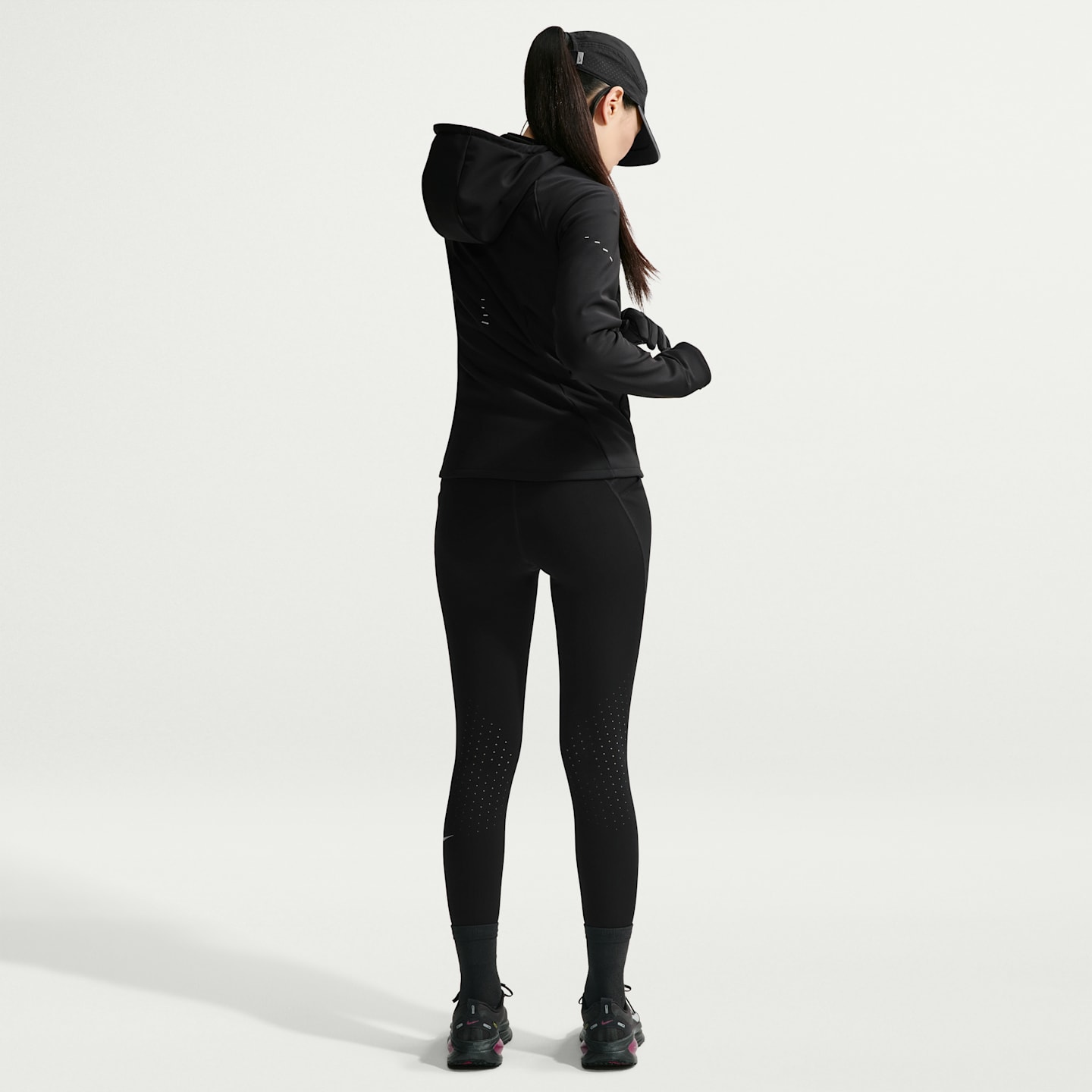 Женская куртка Nike Swift Therma-FIT Repel Running, цвет: Чёрный — фото 5