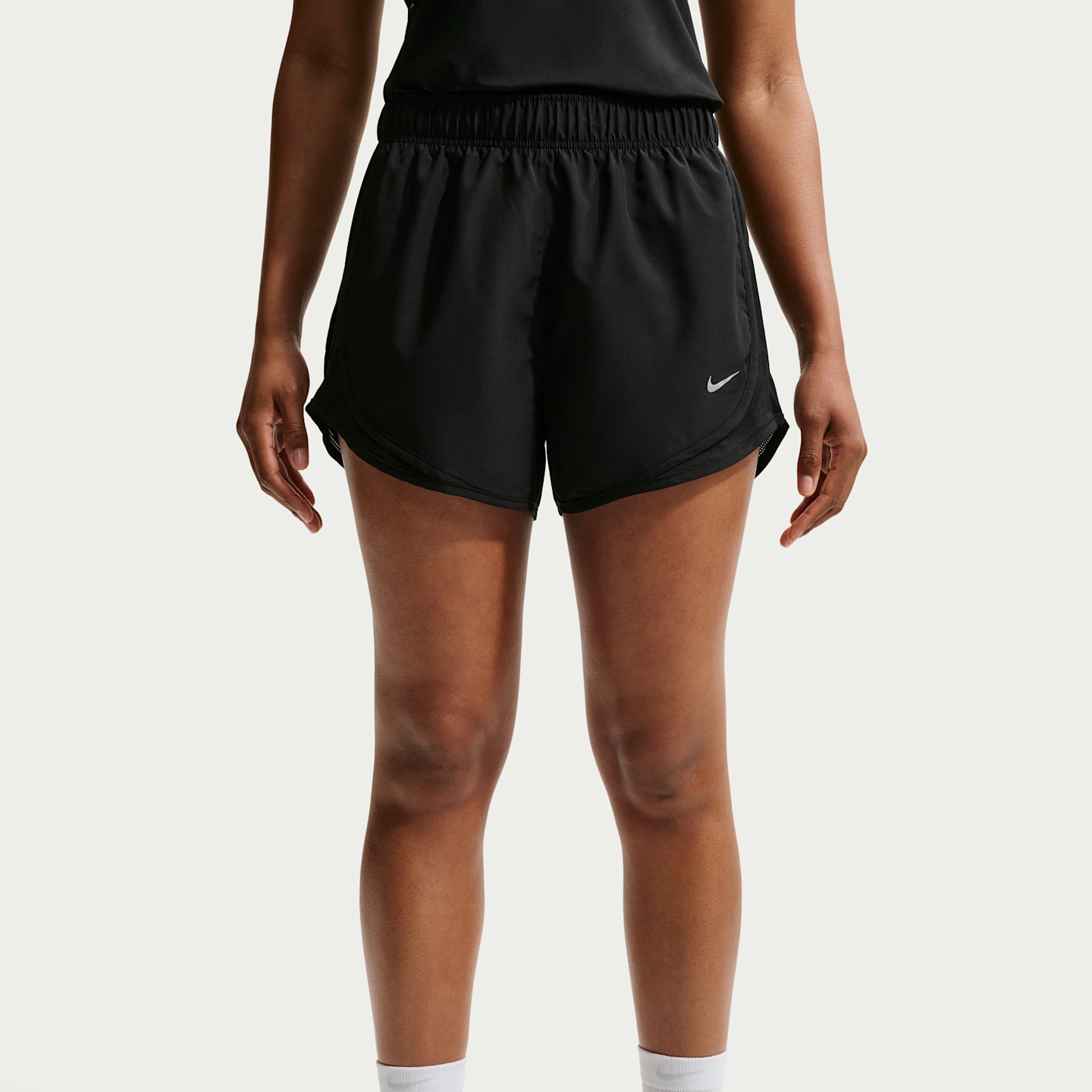 Женские беговые шорты Nike Tempo Dri-FIT, 3", со вшитыми трусами, большие размеры, цвет: Чёрный — фото 2