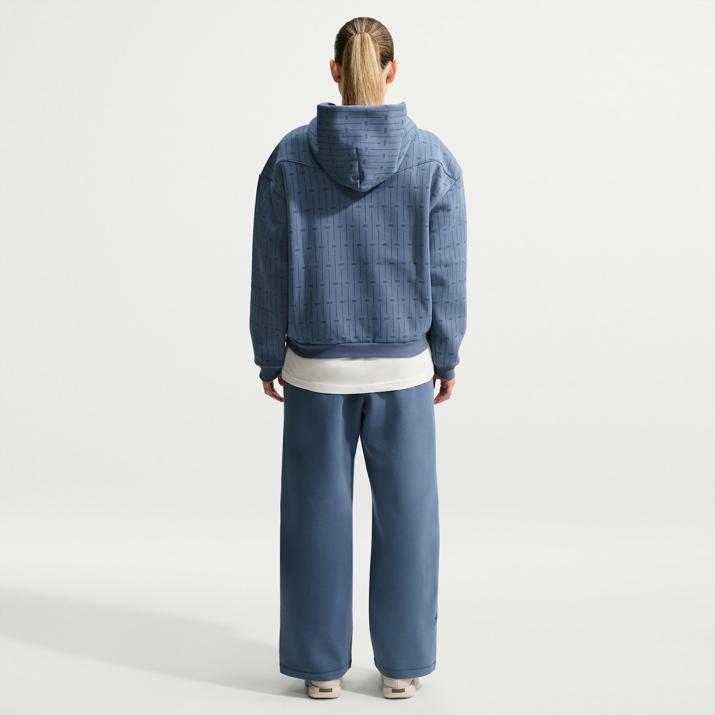Женское баскетбольное худи Nike Caitlin Clark Standard Issue, начёсанное, цвет: Синий / Бледная слоновая кость — фото 5