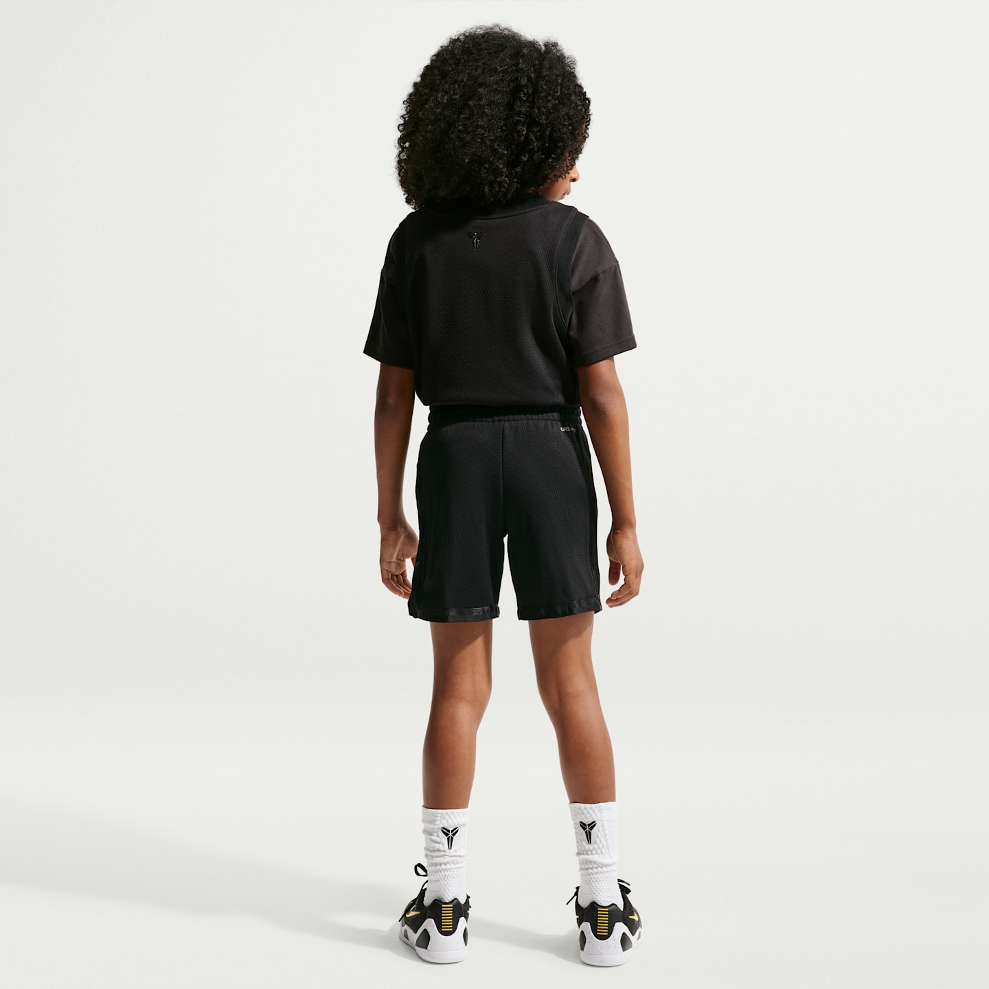 Детские баскетбольные шорты Nike Kobe, цвет: Чёрный / Металлик золотой — фото 7